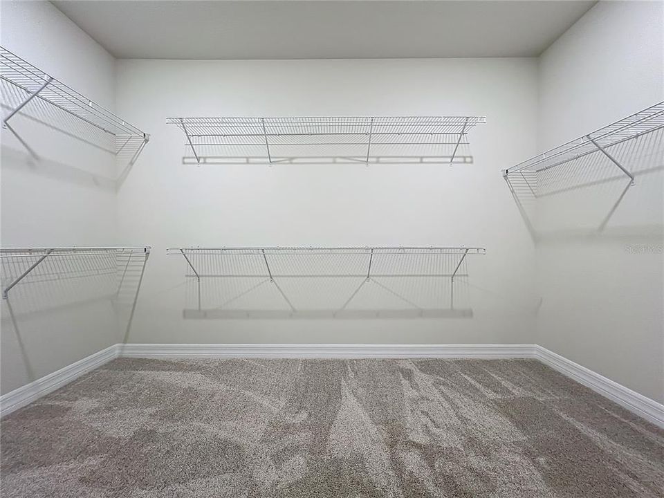 出租: $4,985 (5 贝兹, 4 浴室, 3337 平方英尺)