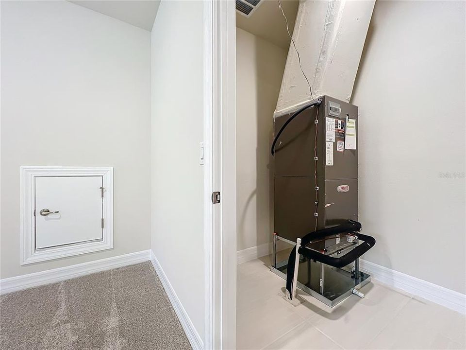 出租: $4,985 (5 贝兹, 4 浴室, 3337 平方英尺)