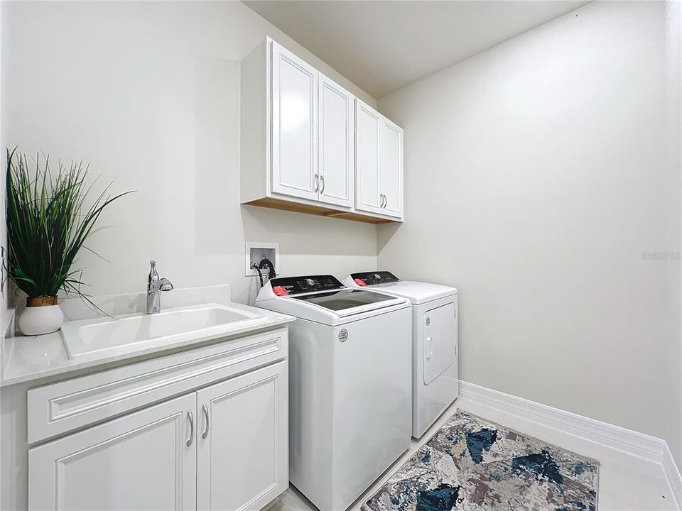 出租: $4,985 (5 贝兹, 4 浴室, 3337 平方英尺)