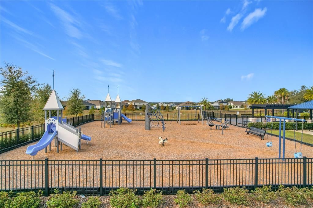 出租: $4,985 (5 贝兹, 4 浴室, 3337 平方英尺)