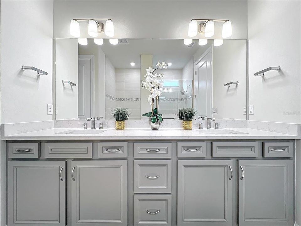 出租: $4,985 (5 贝兹, 4 浴室, 3337 平方英尺)