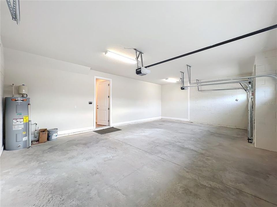 出租: $4,985 (5 贝兹, 4 浴室, 3337 平方英尺)