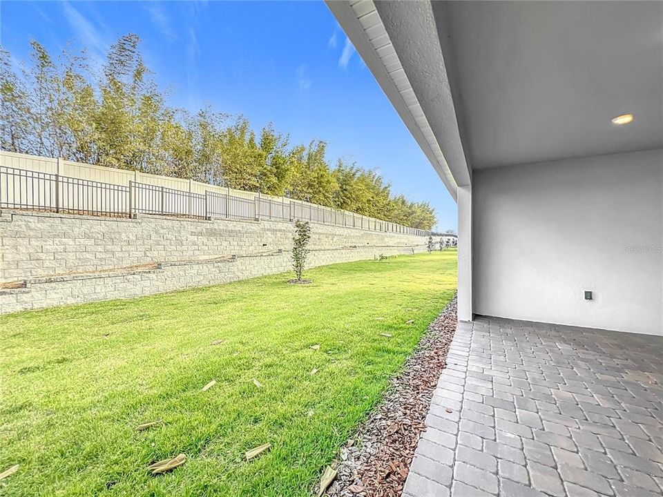 出租: $4,985 (5 贝兹, 4 浴室, 3337 平方英尺)