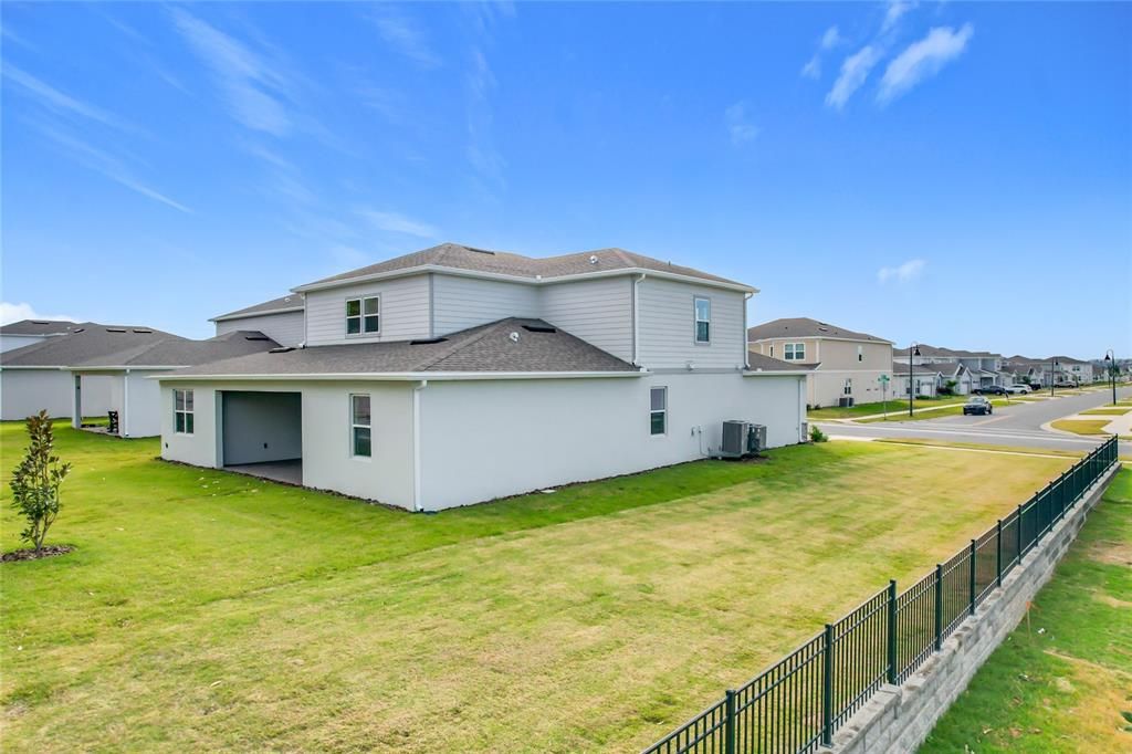 出租: $4,985 (5 贝兹, 4 浴室, 3337 平方英尺)