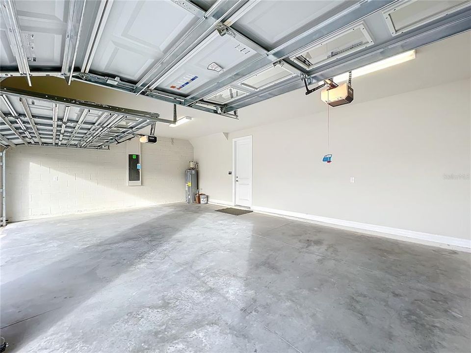 出租: $4,985 (5 贝兹, 4 浴室, 3337 平方英尺)