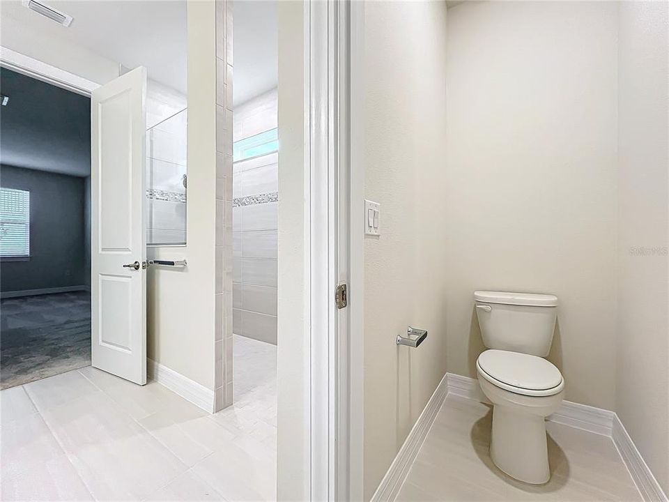 出租: $4,985 (5 贝兹, 4 浴室, 3337 平方英尺)