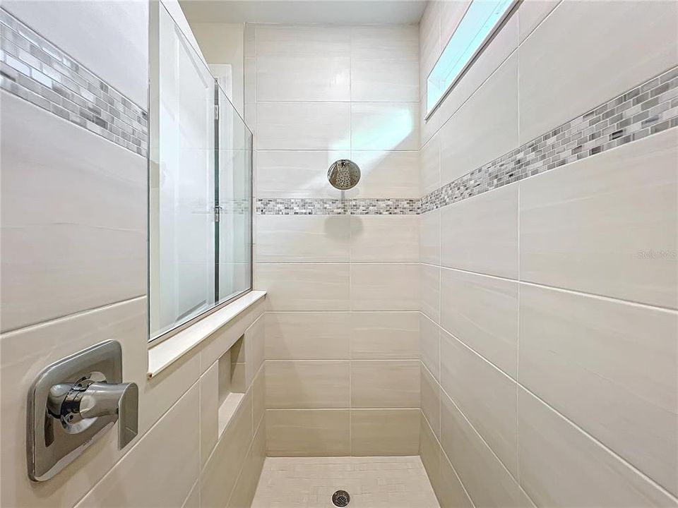 出租: $4,985 (5 贝兹, 4 浴室, 3337 平方英尺)