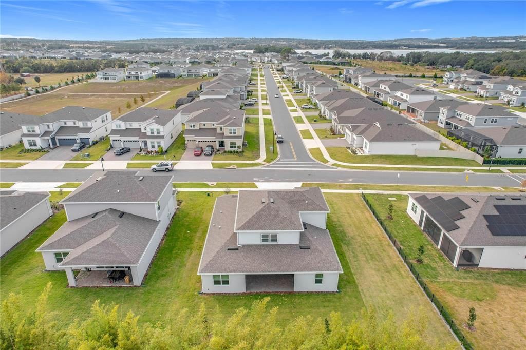 出租: $4,985 (5 贝兹, 4 浴室, 3337 平方英尺)