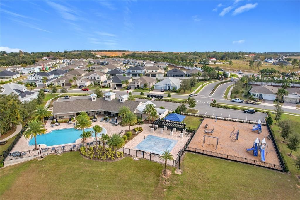 出租: $4,985 (5 贝兹, 4 浴室, 3337 平方英尺)