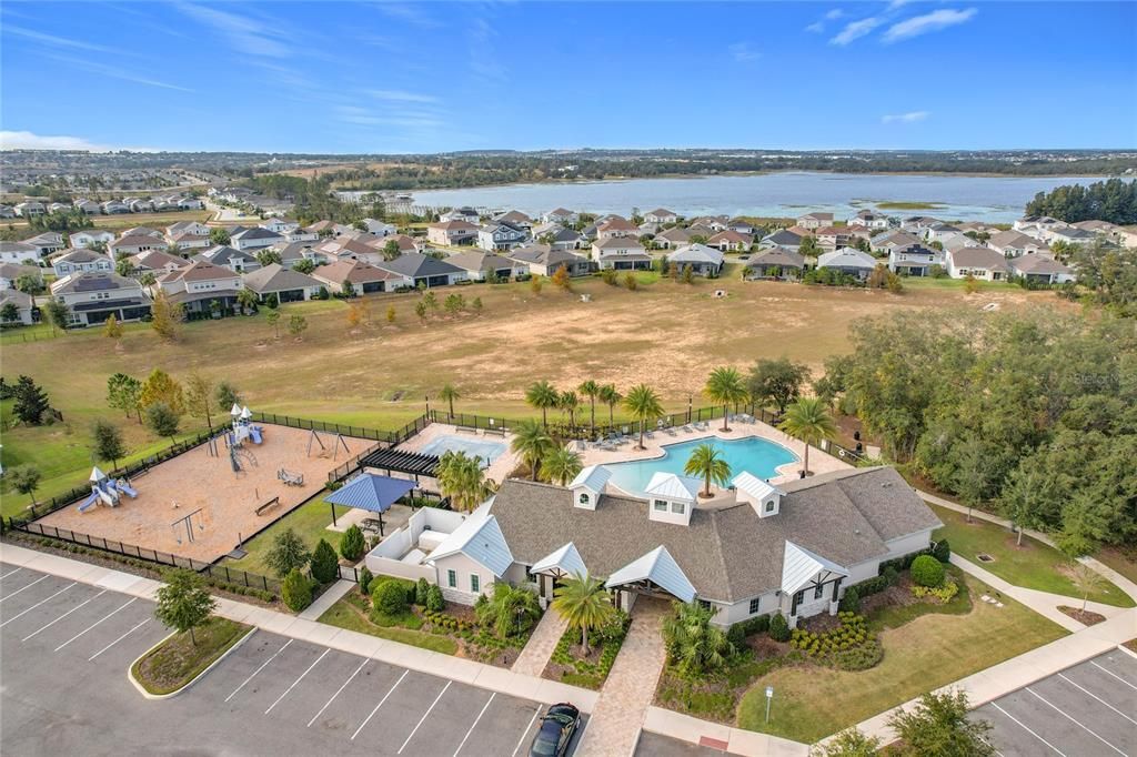 出租: $4,985 (5 贝兹, 4 浴室, 3337 平方英尺)