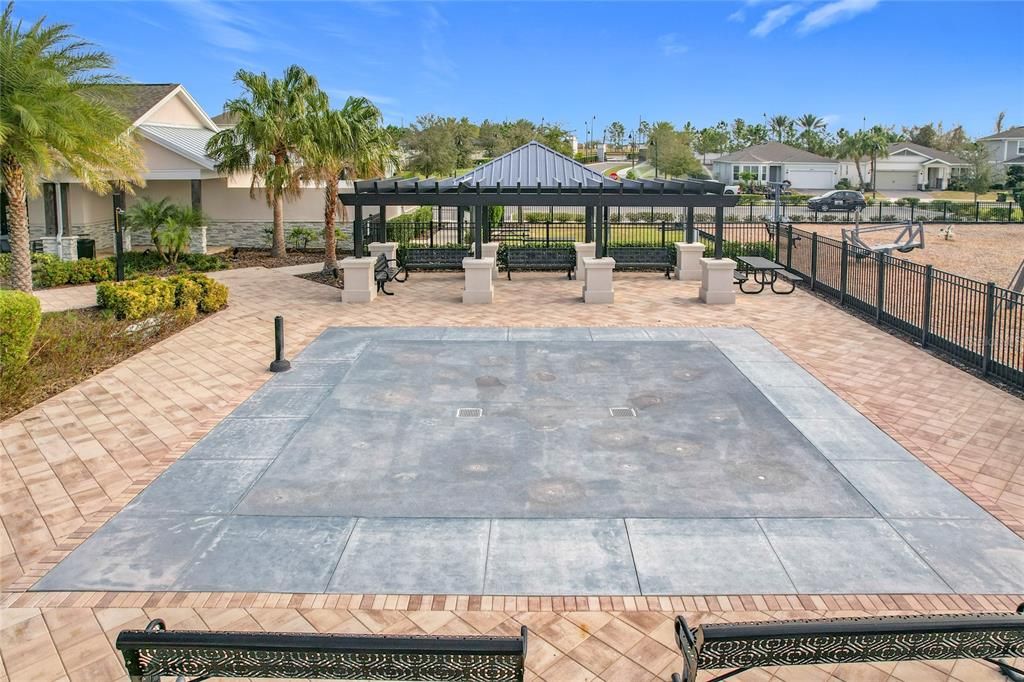 出租: $4,985 (5 贝兹, 4 浴室, 3337 平方英尺)