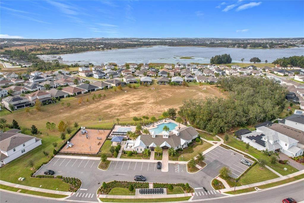 出租: $4,985 (5 贝兹, 4 浴室, 3337 平方英尺)