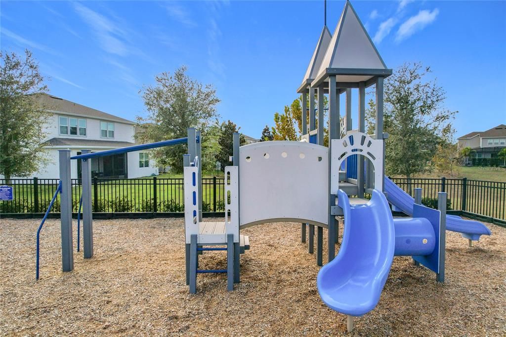 出租: $4,985 (5 贝兹, 4 浴室, 3337 平方英尺)