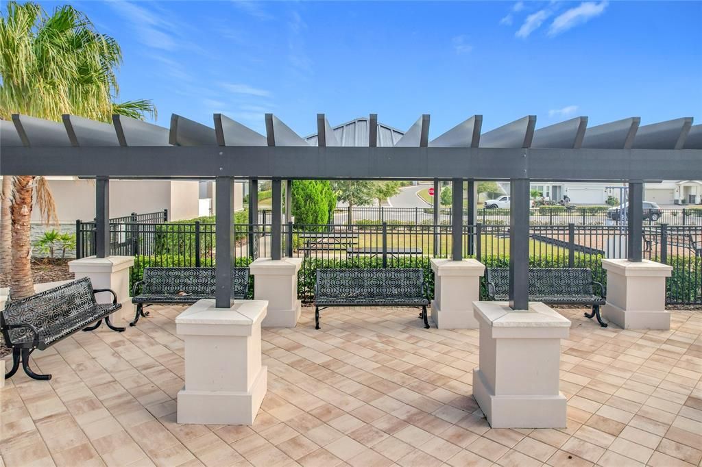 出租: $4,985 (5 贝兹, 4 浴室, 3337 平方英尺)