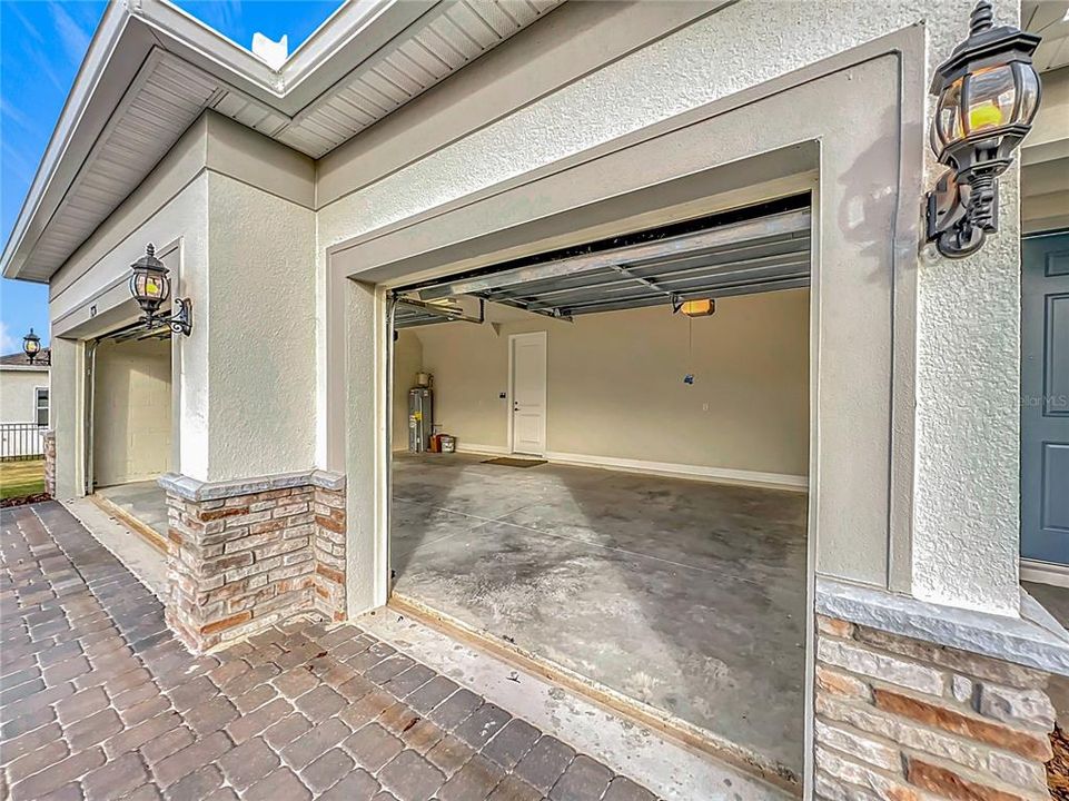 出租: $4,985 (5 贝兹, 4 浴室, 3337 平方英尺)