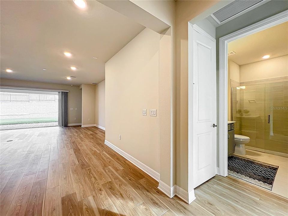 出租: $4,985 (5 贝兹, 4 浴室, 3337 平方英尺)