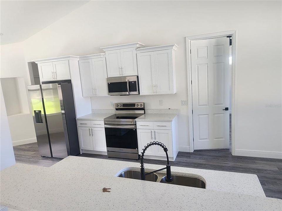 待售: $407,000 (4 贝兹, 2 浴室, 1706 平方英尺)