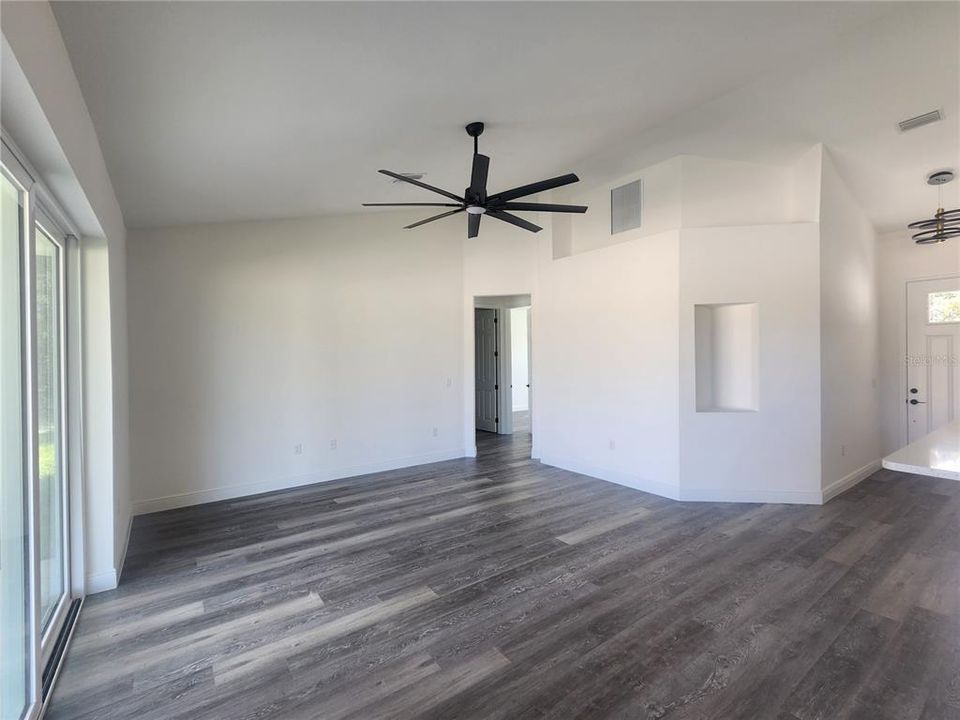 待售: $407,000 (4 贝兹, 2 浴室, 1706 平方英尺)