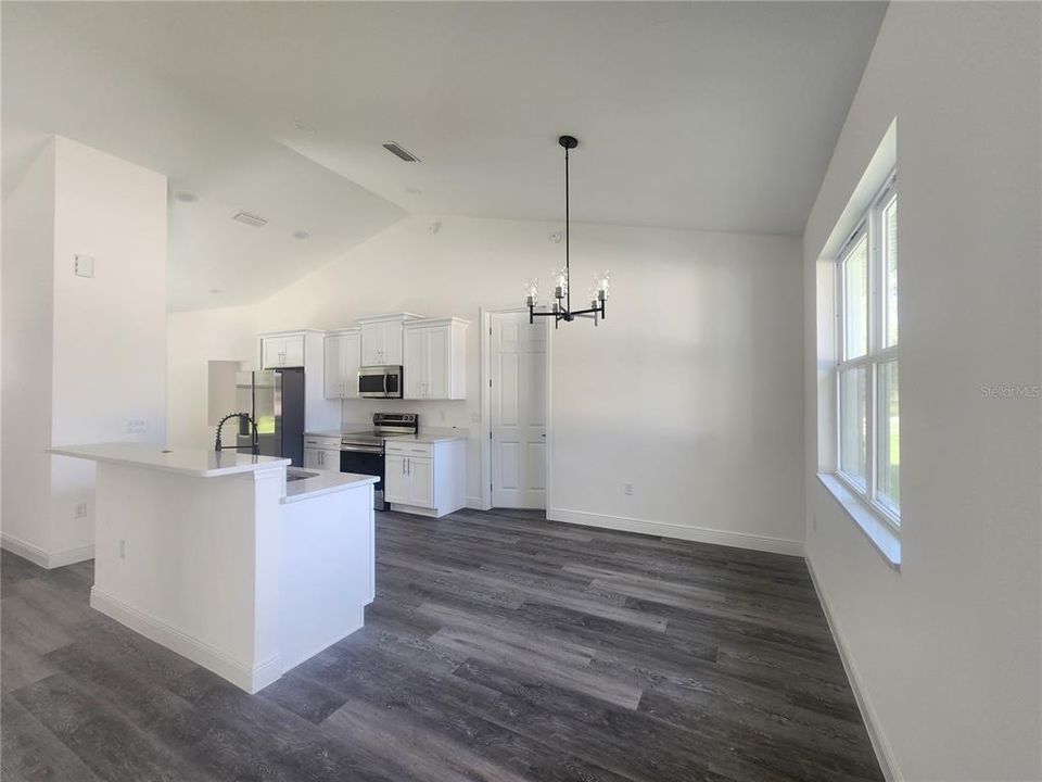 待售: $407,000 (4 贝兹, 2 浴室, 1706 平方英尺)