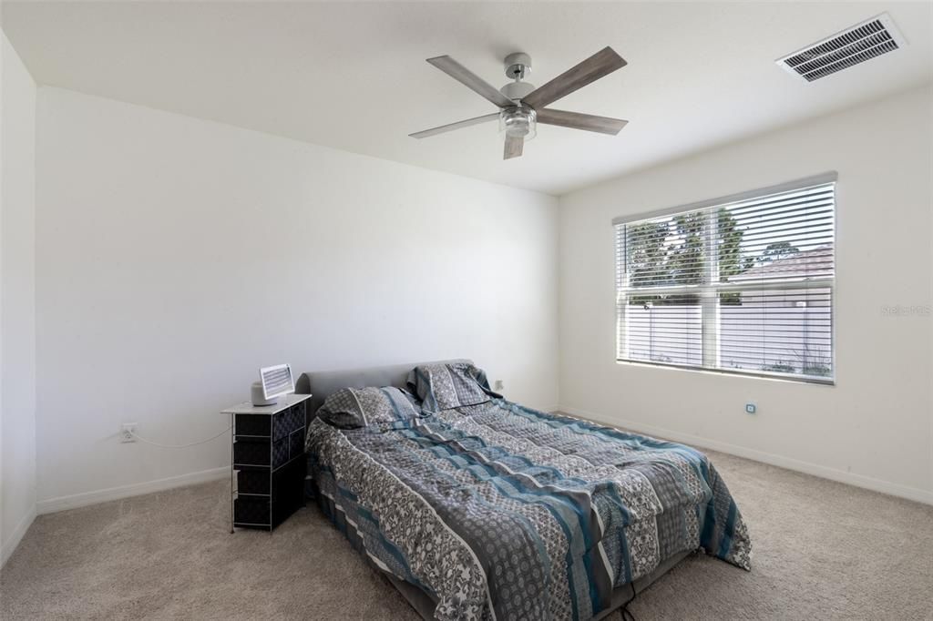 На продажу: $335,900 (4 спален, 2 ванн, 1872 Квадратных фут)