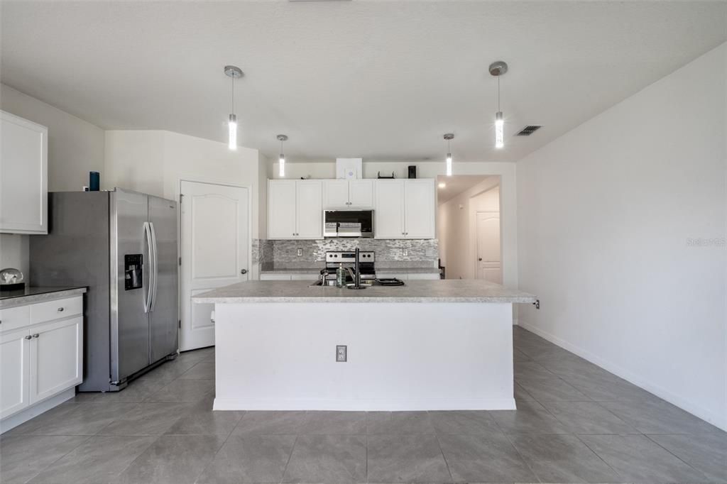 На продажу: $335,900 (4 спален, 2 ванн, 1872 Квадратных фут)