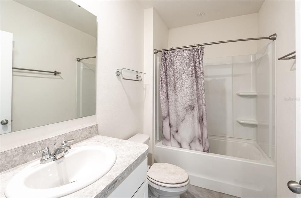 На продажу: $335,900 (4 спален, 2 ванн, 1872 Квадратных фут)