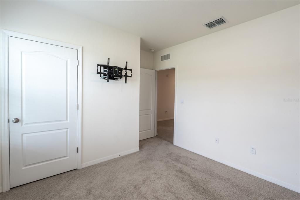 На продажу: $335,900 (4 спален, 2 ванн, 1872 Квадратных фут)