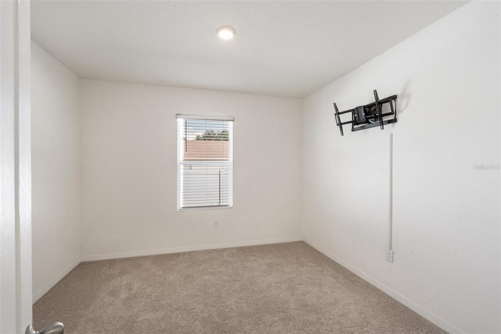 На продажу: $335,900 (4 спален, 2 ванн, 1872 Квадратных фут)