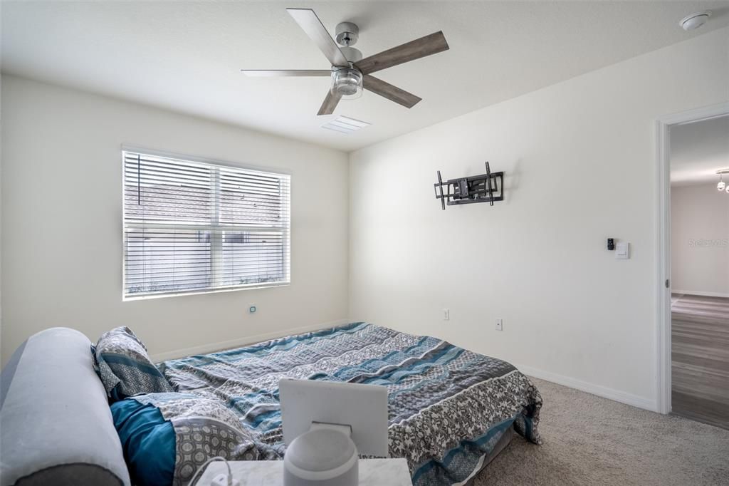 На продажу: $335,900 (4 спален, 2 ванн, 1872 Квадратных фут)