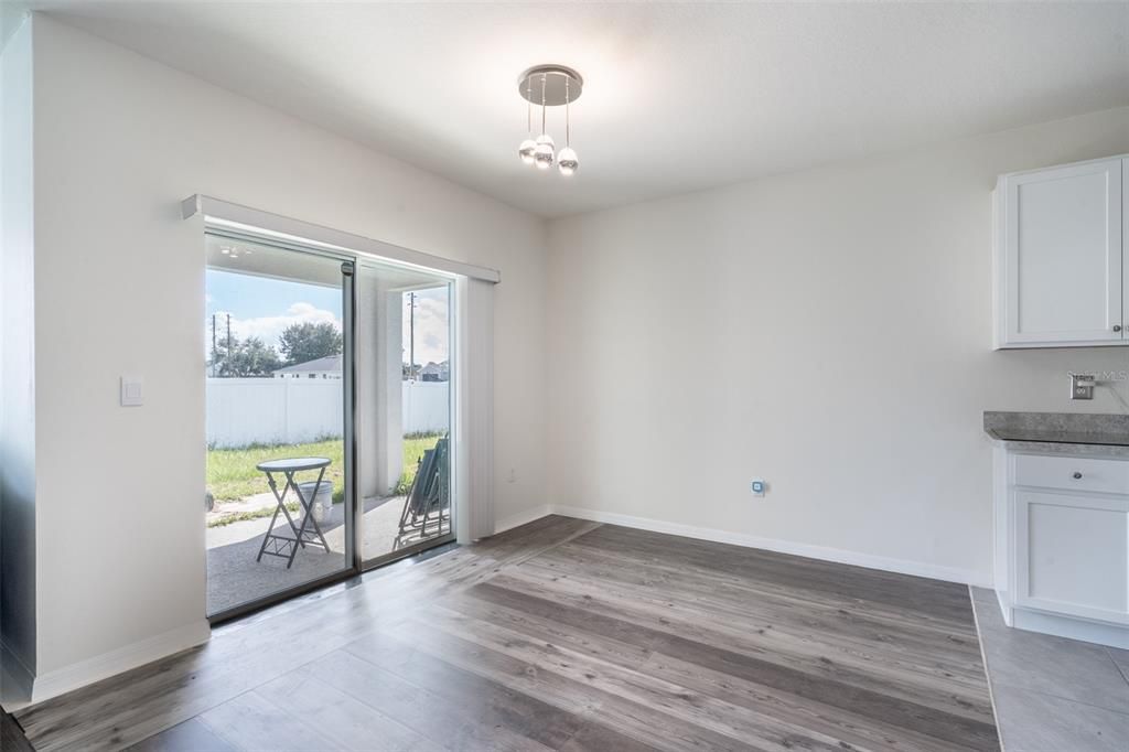 На продажу: $335,900 (4 спален, 2 ванн, 1872 Квадратных фут)