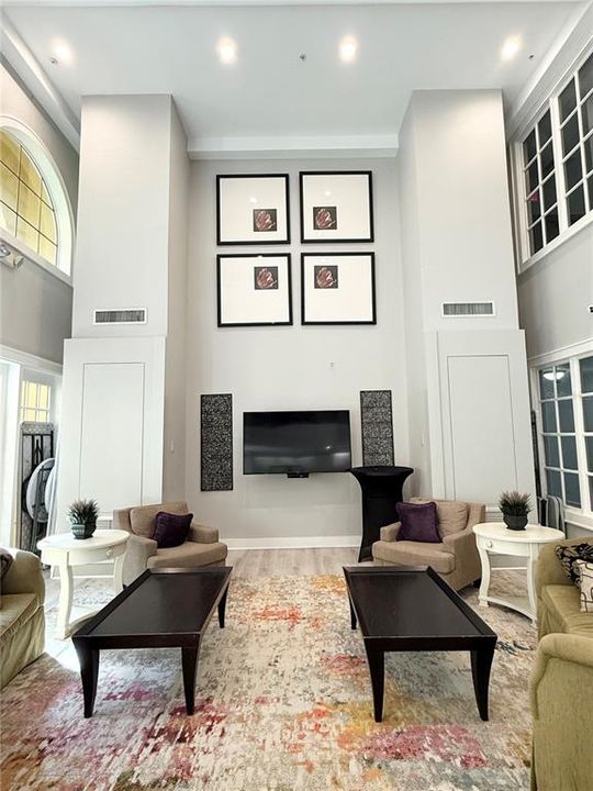 Active With Contract: $2,000 (2 beds, 2 baths, 993 Square Feet)