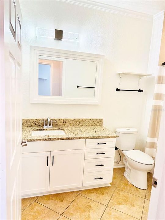 Active With Contract: $2,000 (2 beds, 2 baths, 993 Square Feet)