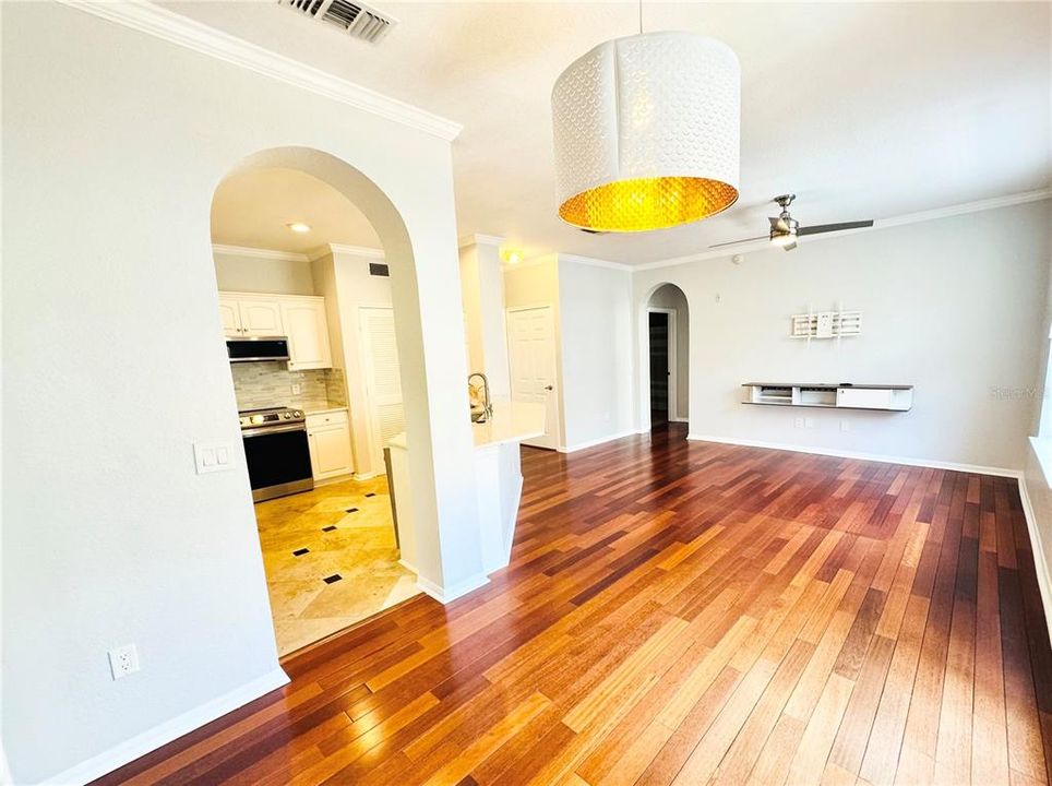 Active With Contract: $2,000 (2 beds, 2 baths, 993 Square Feet)