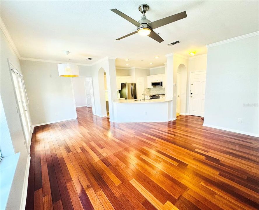 Active With Contract: $2,000 (2 beds, 2 baths, 993 Square Feet)