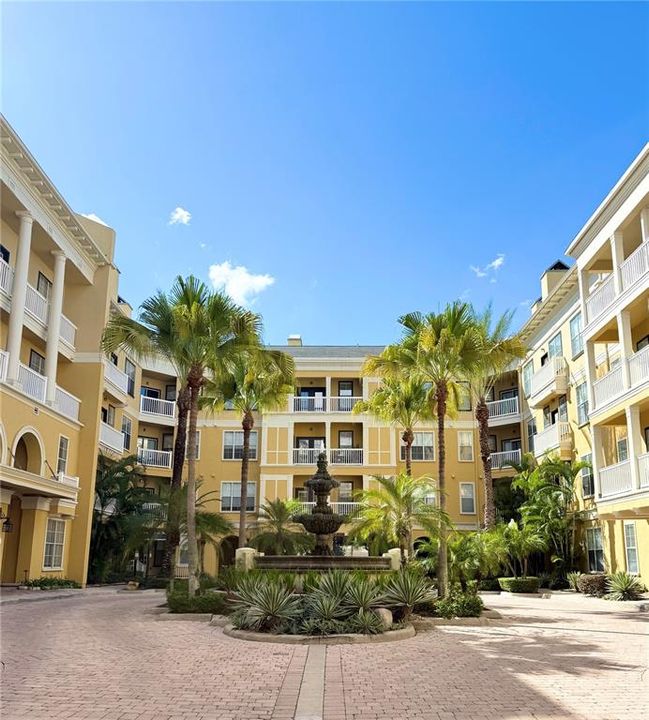 Active With Contract: $2,000 (2 beds, 2 baths, 993 Square Feet)