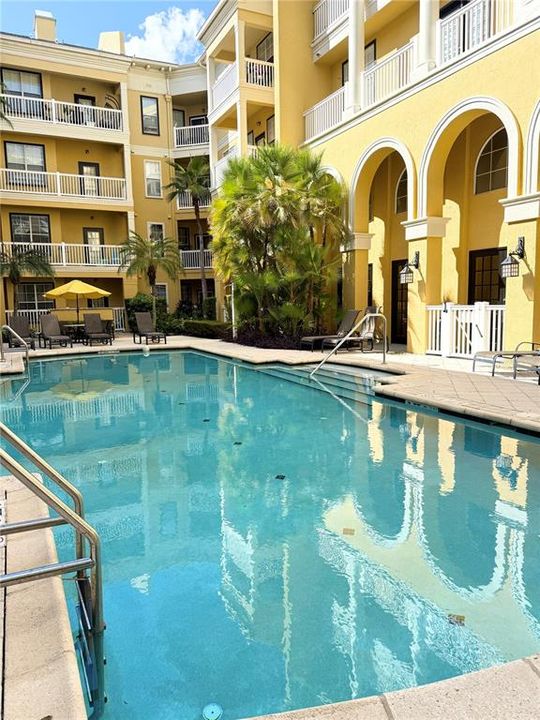 Active With Contract: $2,000 (2 beds, 2 baths, 993 Square Feet)