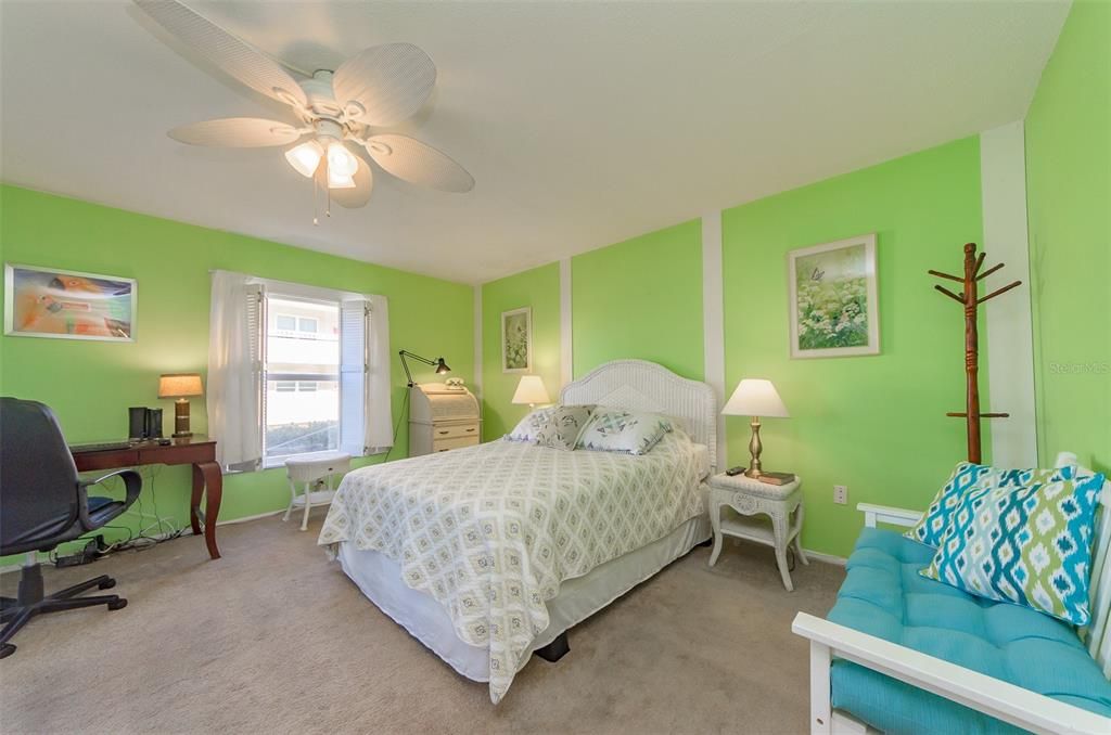 For Sale: $249,000 (2 beds, 2 baths, 1090 Square Feet)