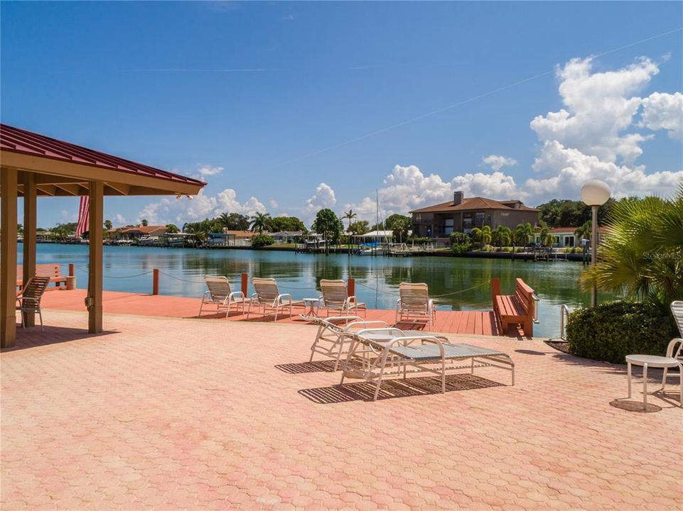 For Sale: $249,000 (2 beds, 2 baths, 1090 Square Feet)