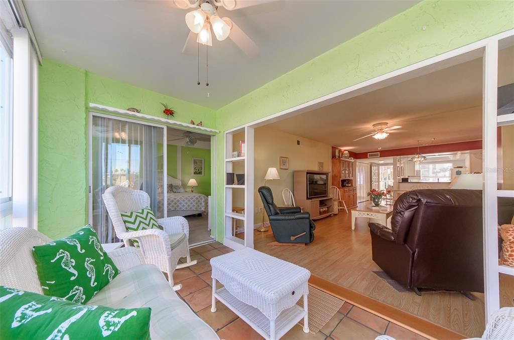 For Sale: $249,000 (2 beds, 2 baths, 1090 Square Feet)