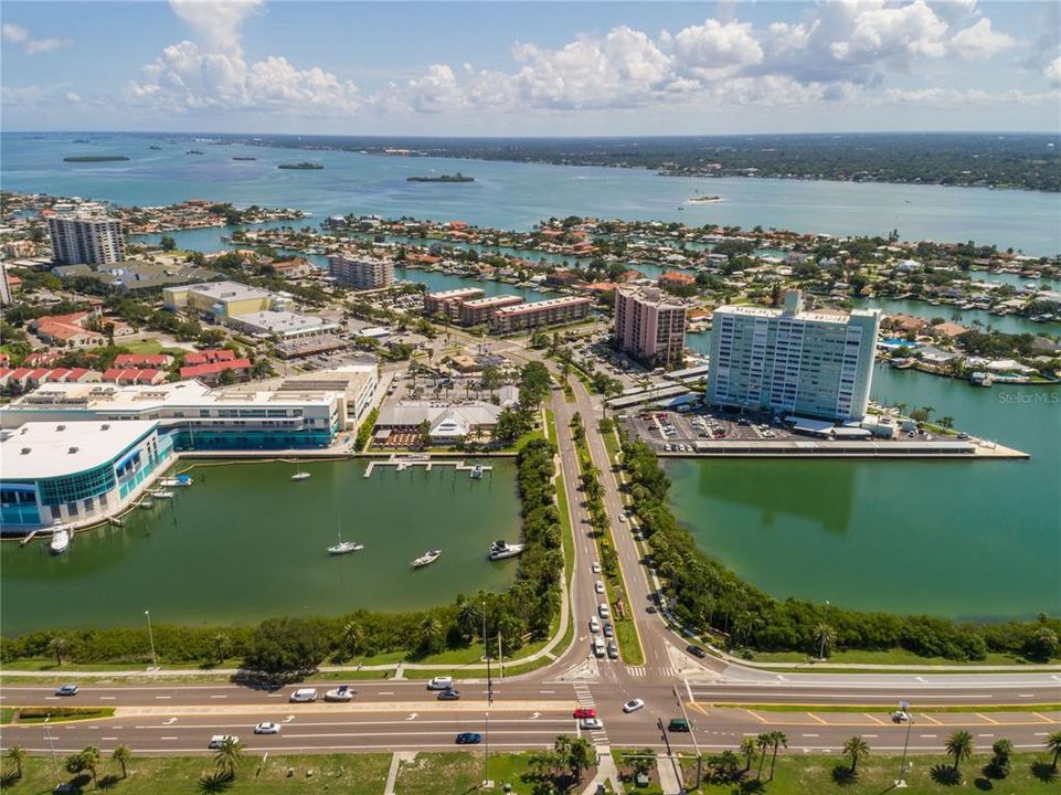 For Sale: $249,000 (2 beds, 2 baths, 1090 Square Feet)