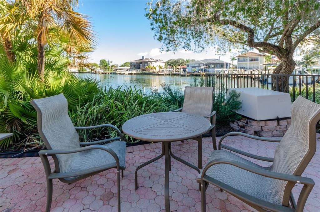 For Sale: $249,000 (2 beds, 2 baths, 1090 Square Feet)