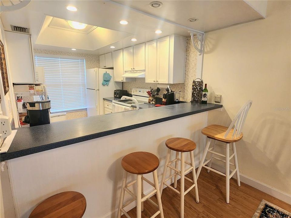 For Sale: $249,000 (2 beds, 2 baths, 1090 Square Feet)