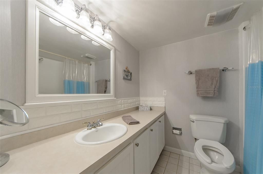 For Sale: $249,000 (2 beds, 2 baths, 1090 Square Feet)