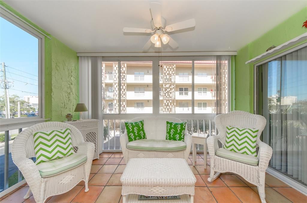 For Sale: $249,000 (2 beds, 2 baths, 1090 Square Feet)