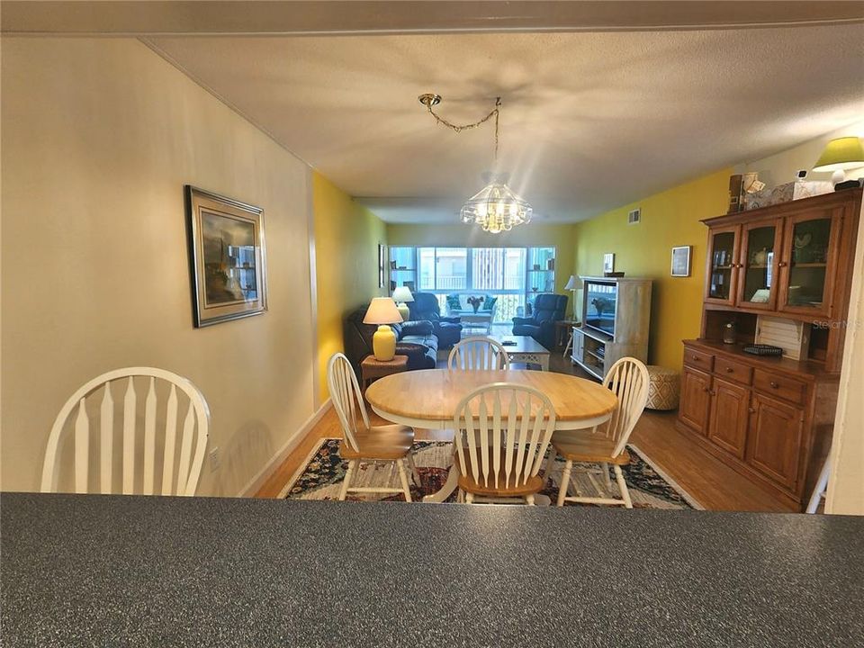 For Sale: $249,000 (2 beds, 2 baths, 1090 Square Feet)