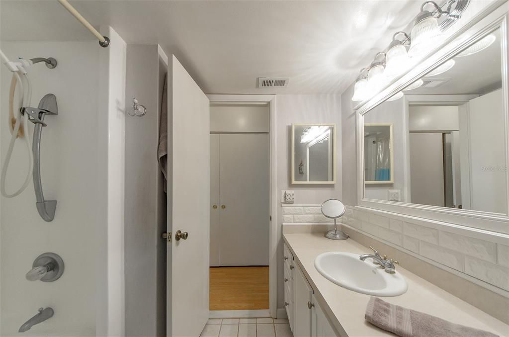 For Sale: $249,000 (2 beds, 2 baths, 1090 Square Feet)