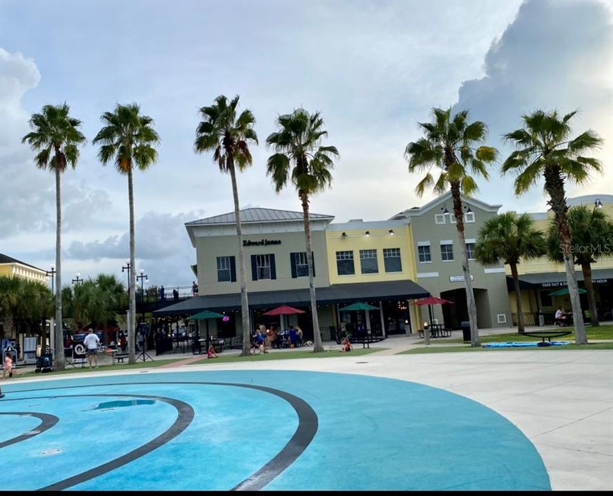 出租: $3,100 (3 贝兹, 3 浴室, 2144 平方英尺)