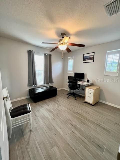 出租: $3,100 (3 贝兹, 3 浴室, 2144 平方英尺)