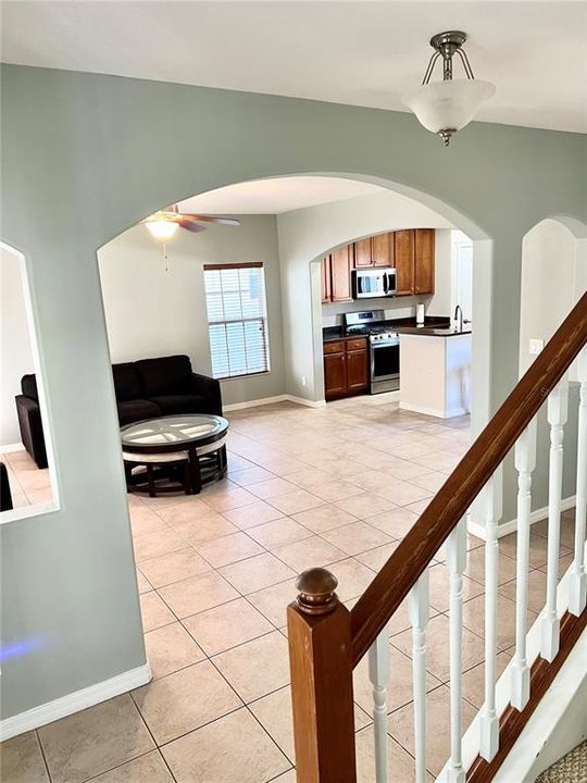 出租: $3,100 (3 贝兹, 3 浴室, 2144 平方英尺)