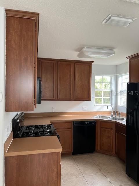 出租: $3,100 (3 贝兹, 3 浴室, 2144 平方英尺)